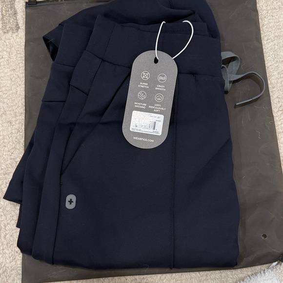 NWT Figs High Waisted Salina FORMx Wide Leg Scrub Pants™ Navy - Picture 4 of 5